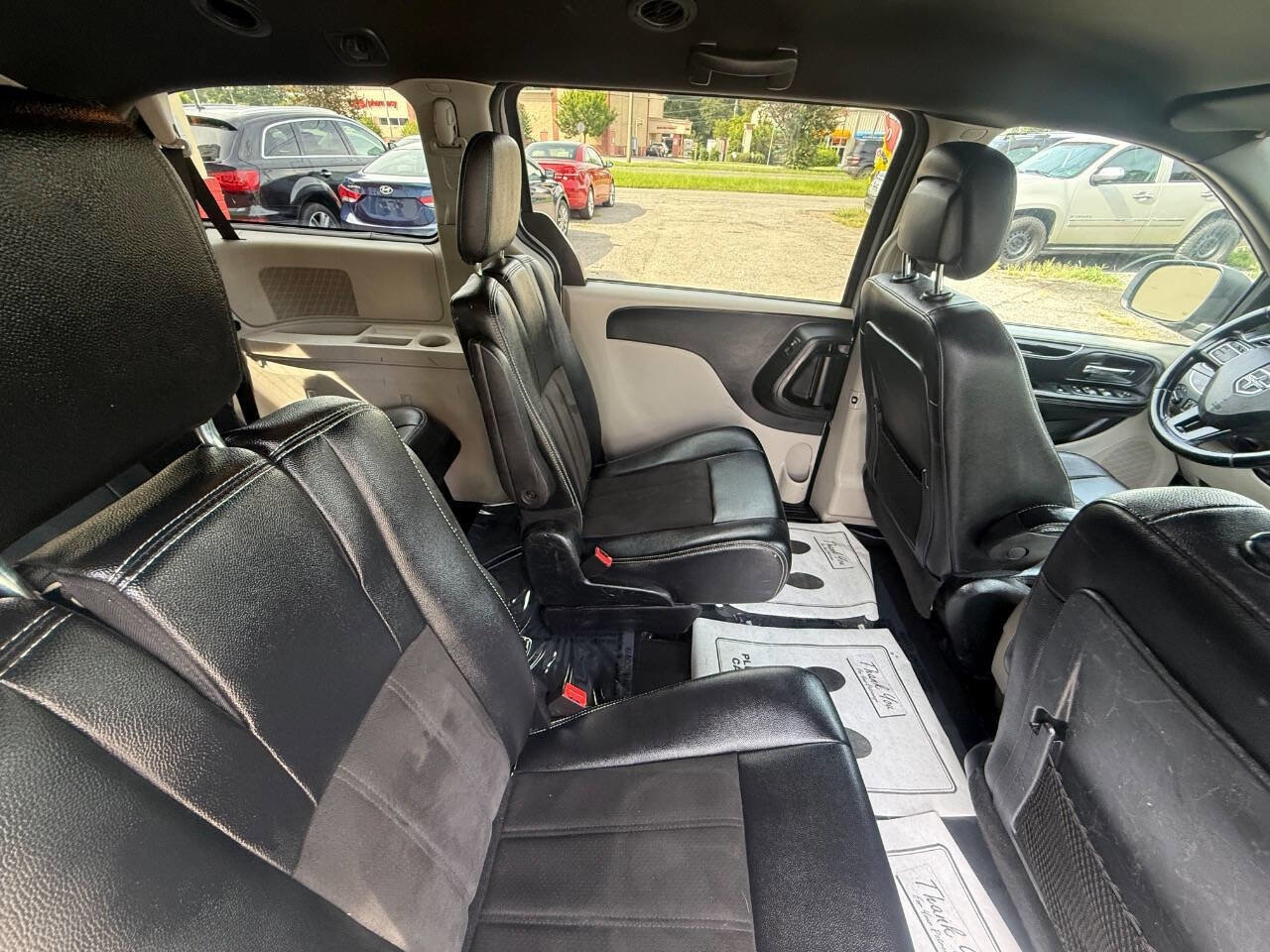 Used 2019 Dodge Grand Caravan SXT image 12