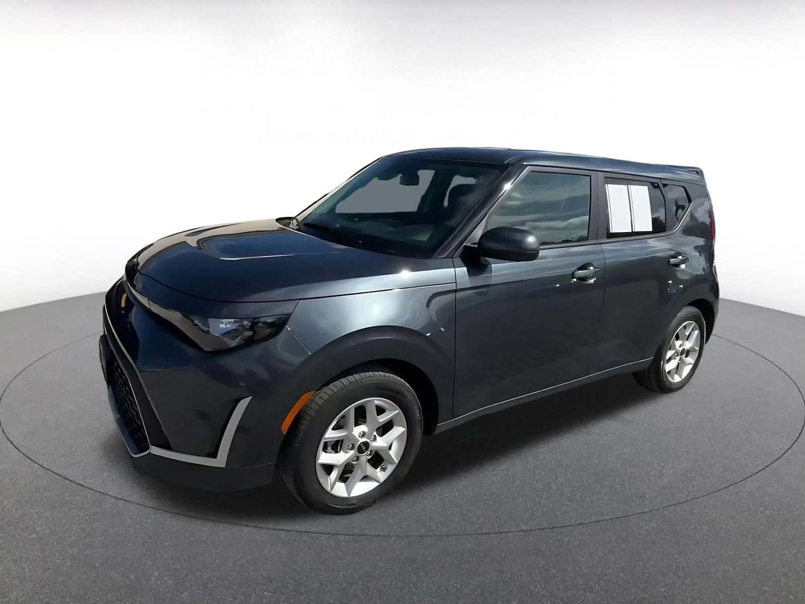 Used 2025 Kia Soul LX w/ LX Technology Package FWD image 7