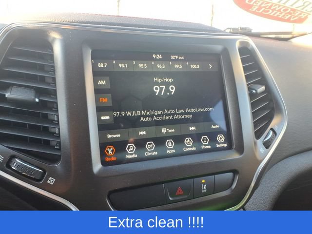 Used 2022 Jeep Cherokee Trailhawk AWD/4WD image 15