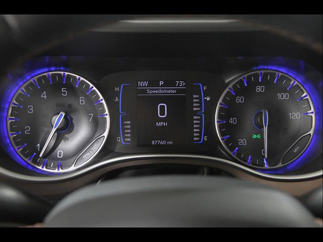Used 2017 Chrysler Pacifica Touring-L FWD image 8