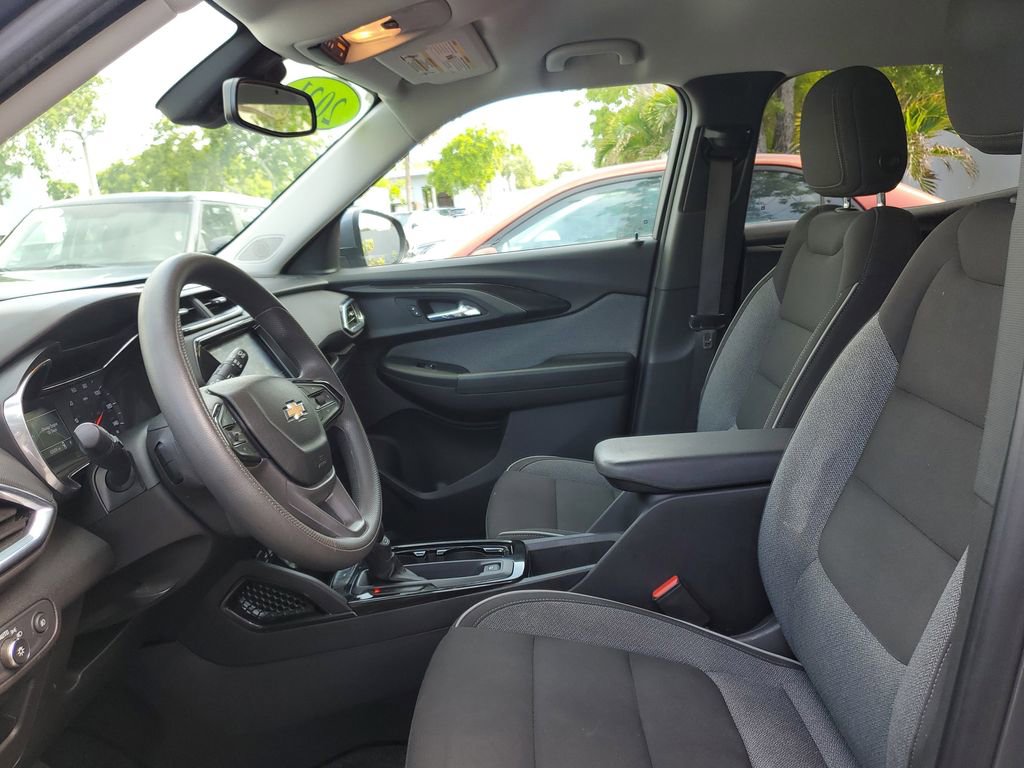 Used 2021 Chevrolet TrailBlazer LT w/ Convenience Package FWD image 17