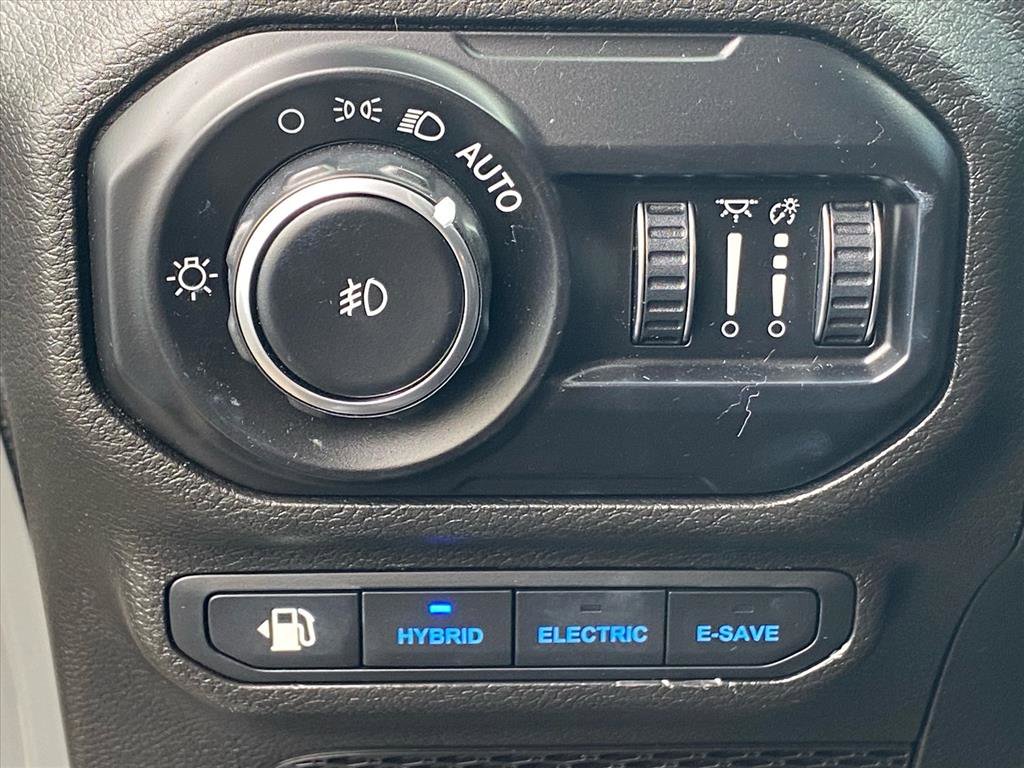 Used 2022 Jeep Wrangler Unlimited Sahara w/ Safety Group image 16