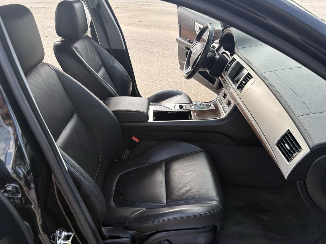 Used 2014 Jaguar XF 3.0 AWD/4WD image 27