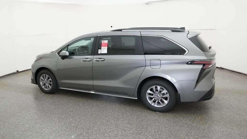 New 2026 Toyota Sienna XLE image 11