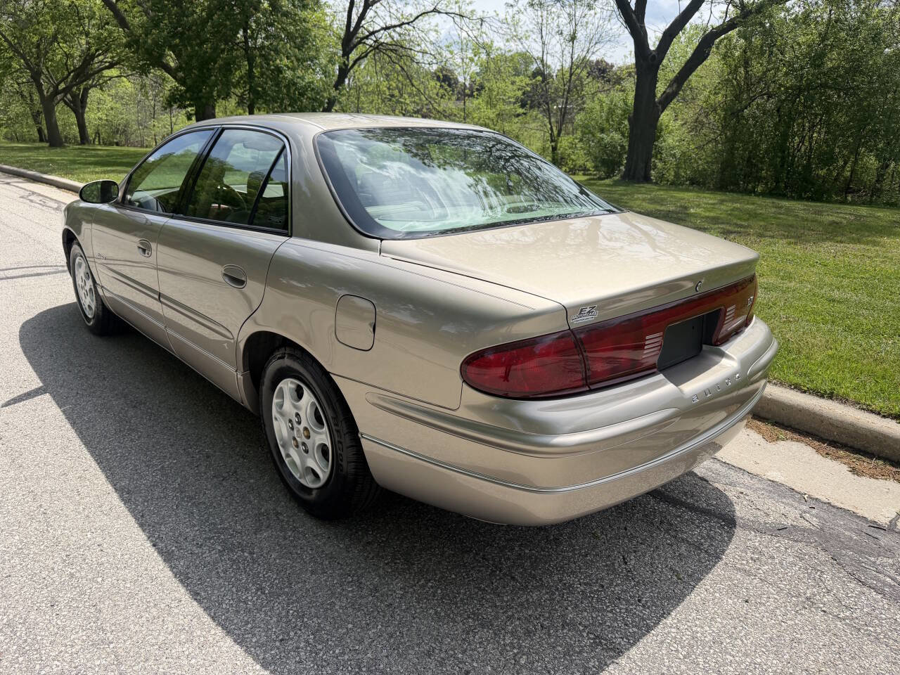Used 2000 Buick Regal LS w/ Luxury Pkg FWD image 3