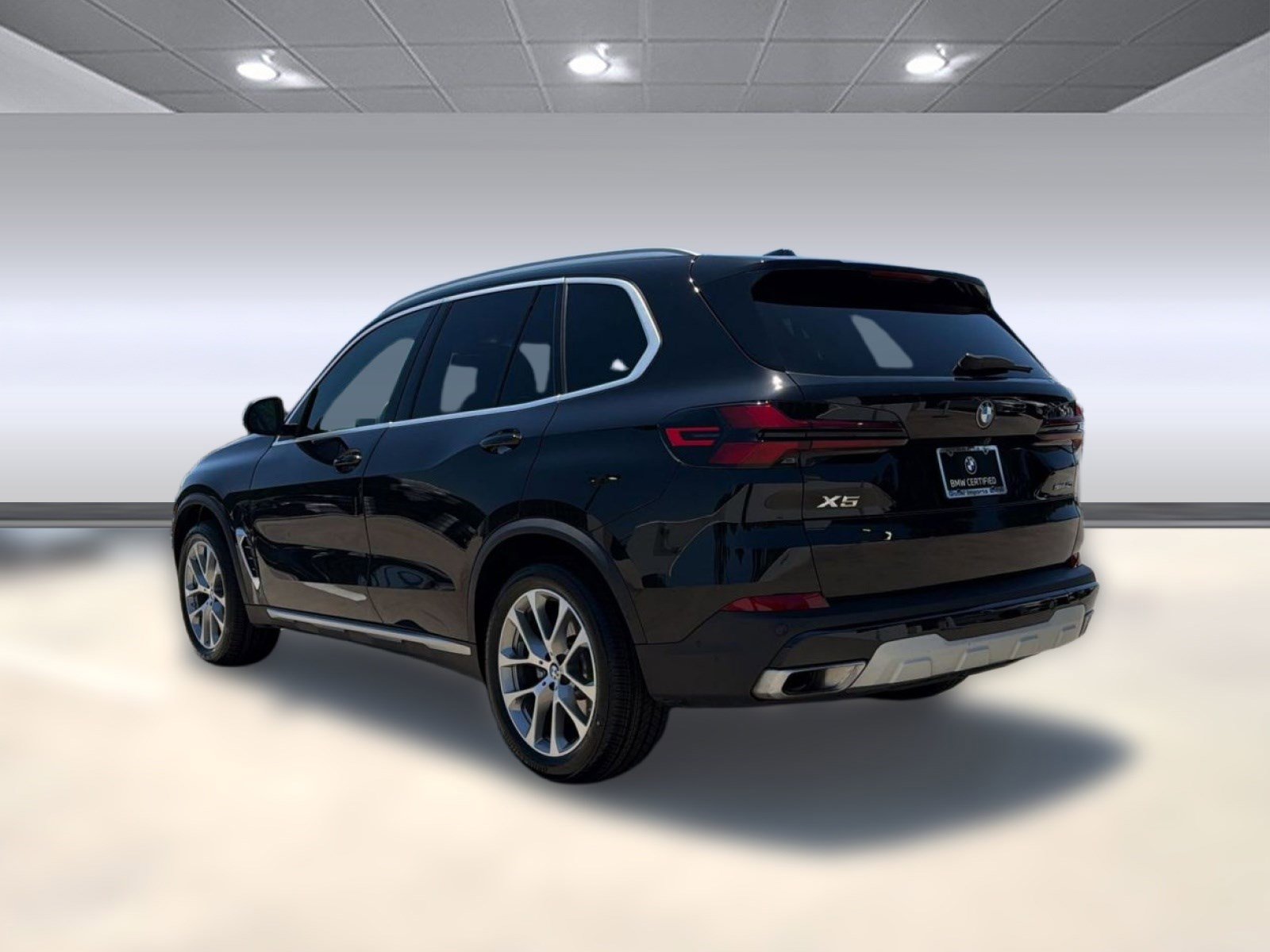 Certified 2024 BMW X5 sDrive40i w/ Parking Assistance Package RWD image 2