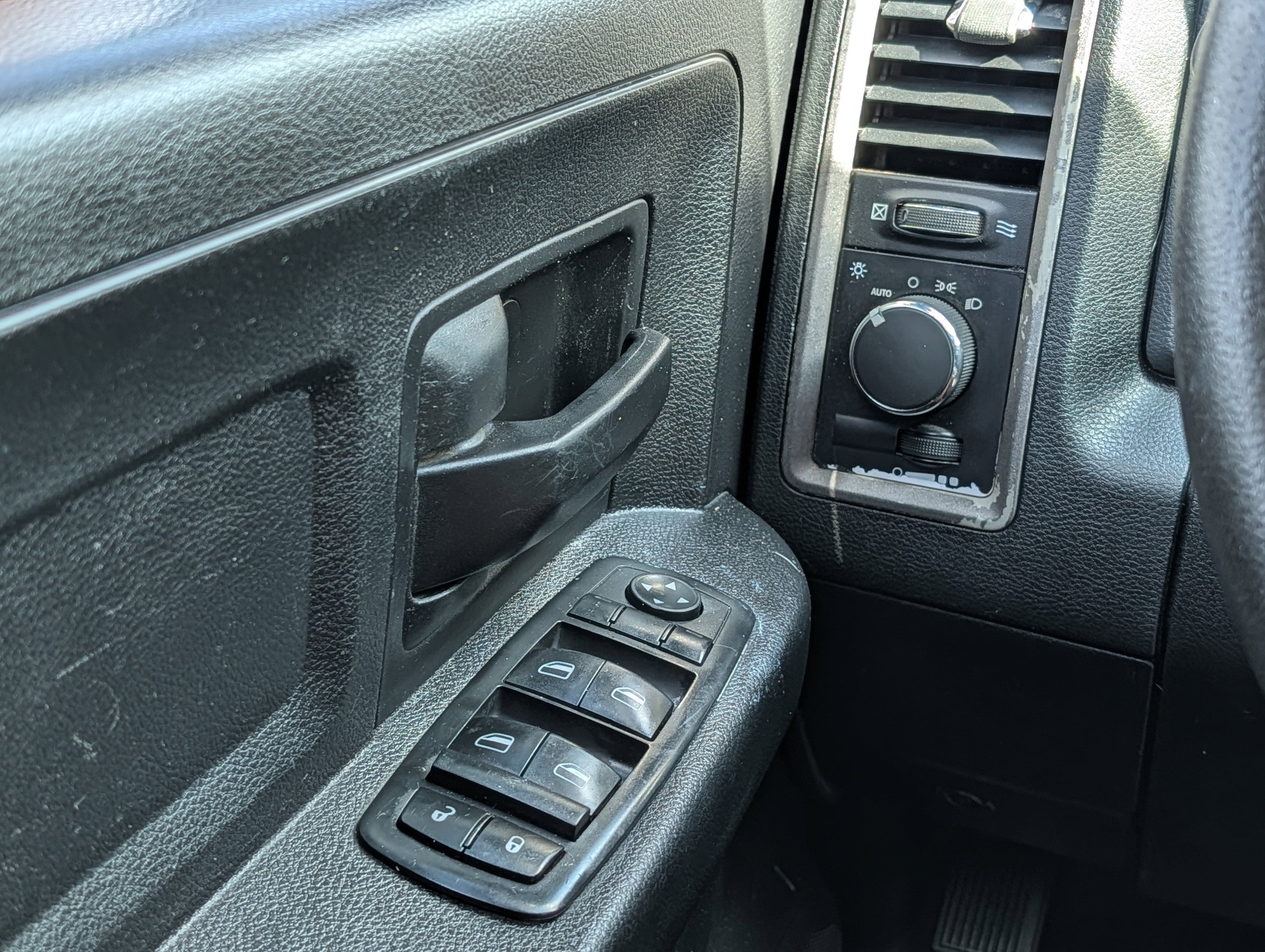 Used 2016 RAM 3500 Tradesman w/ Chrome Appearance Group RWD image 22