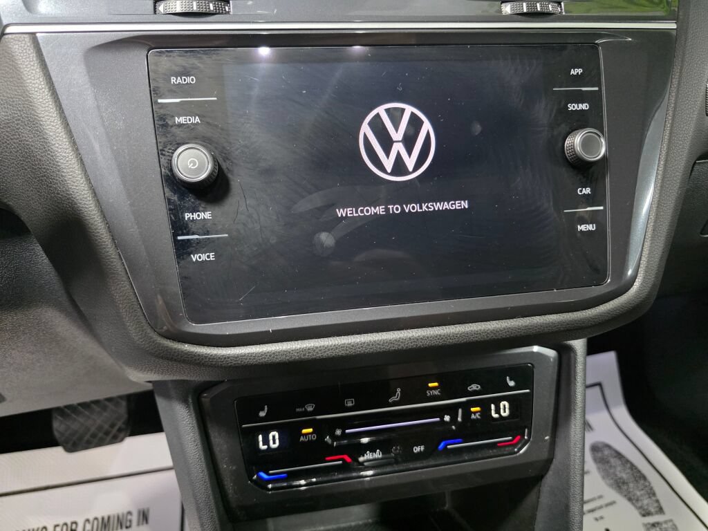 Used 2024 Volkswagen Tiguan SE AWD/4WD image 13