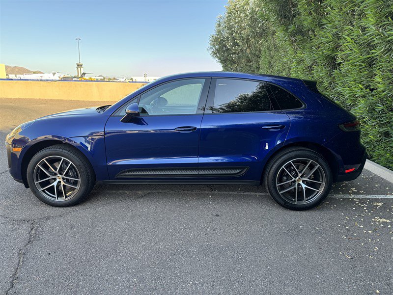 Used 2025 Porsche Macan w/ Premium Package Plus AWD/4WD image 2