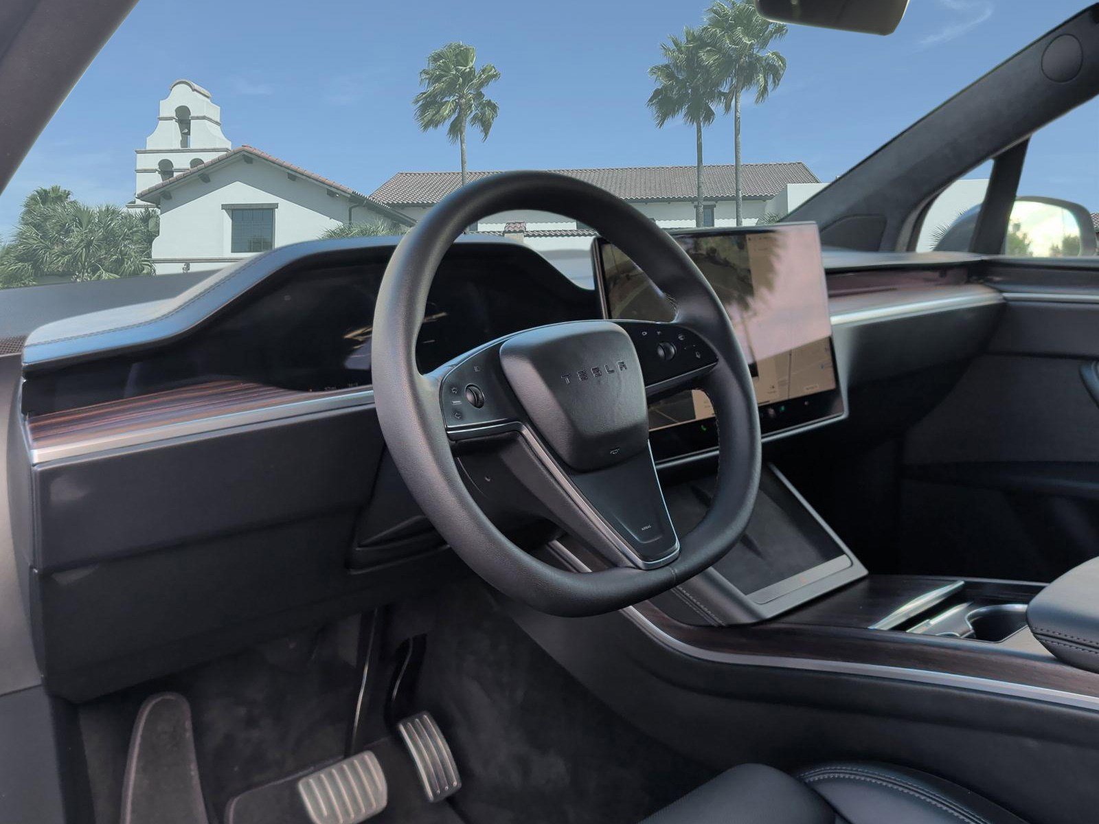 Used 2024 Tesla Model X image 12