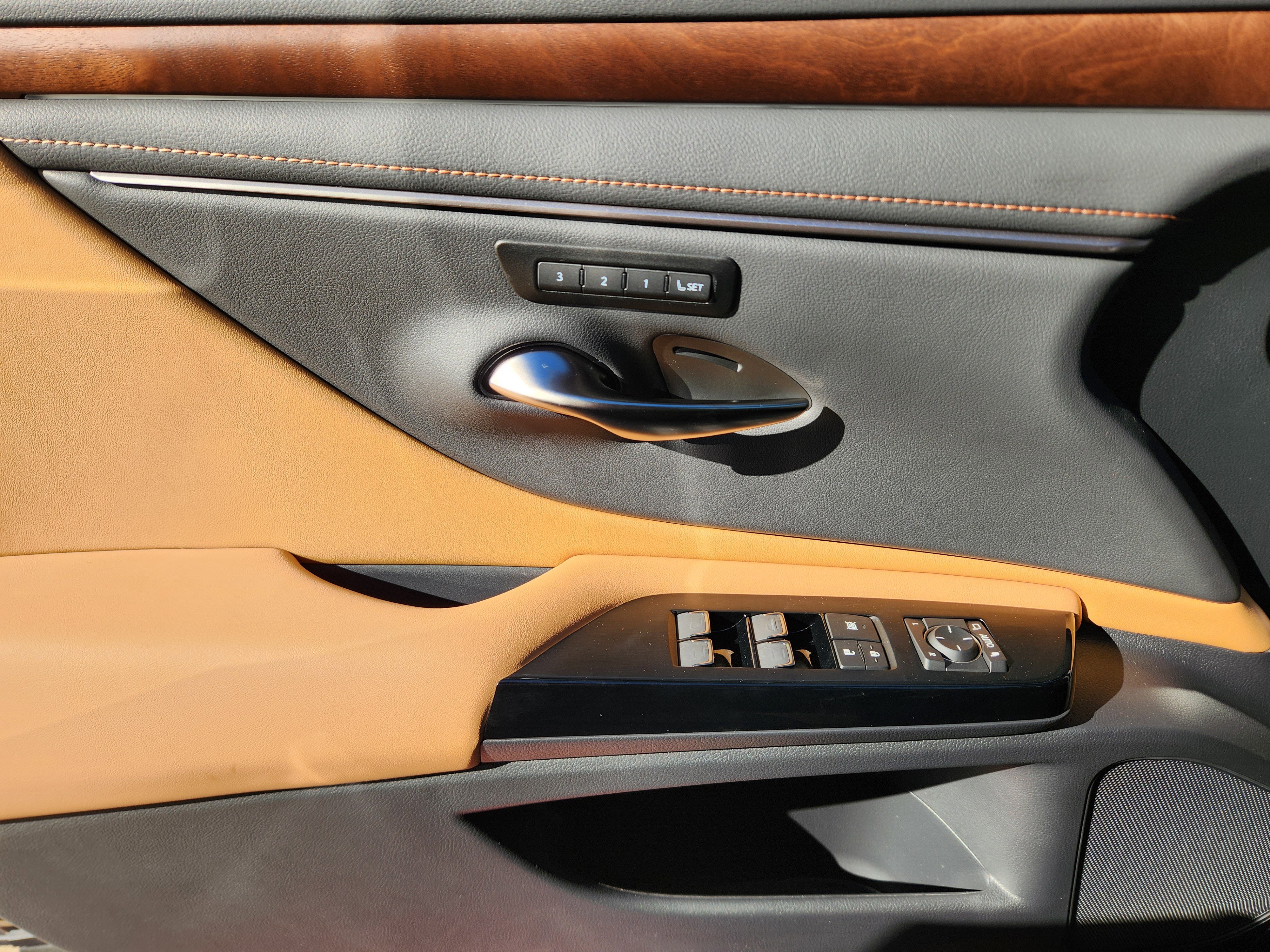 New 2025 Lexus ES 350 w/ Premium Package image 16