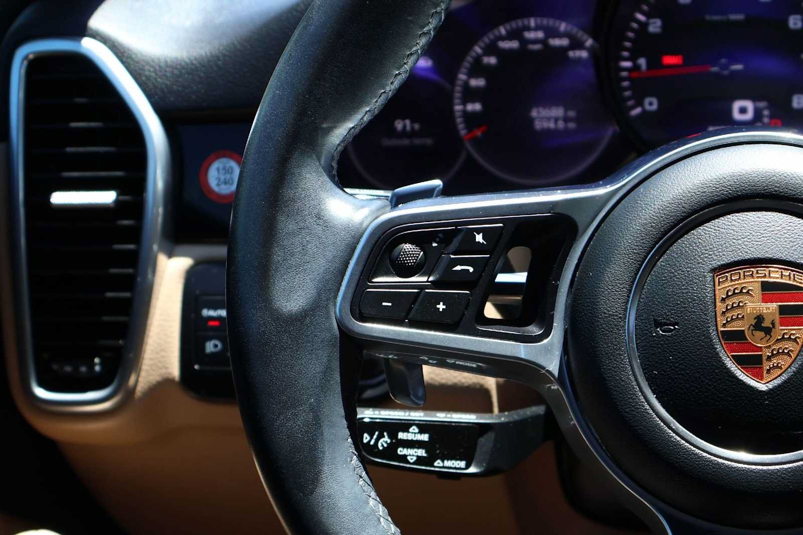Used 2022 Porsche Cayenne AWD/4WD image 21