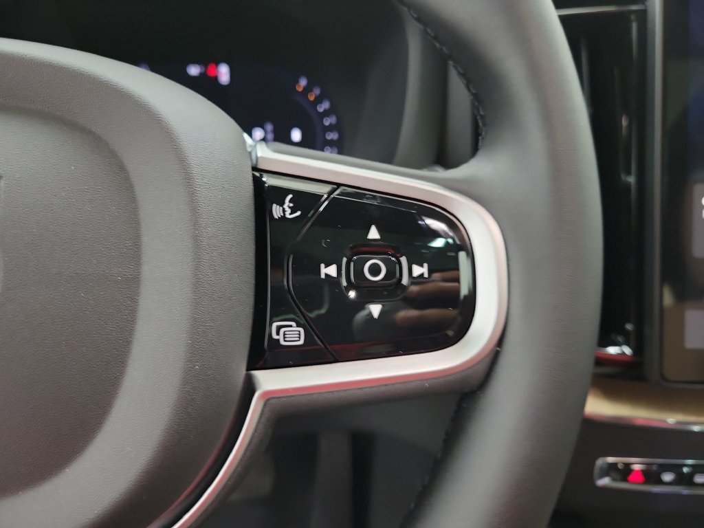 New 2026 Volvo XC60 B5 Plus w/ Protection Package Premier AWD/4WD image 25