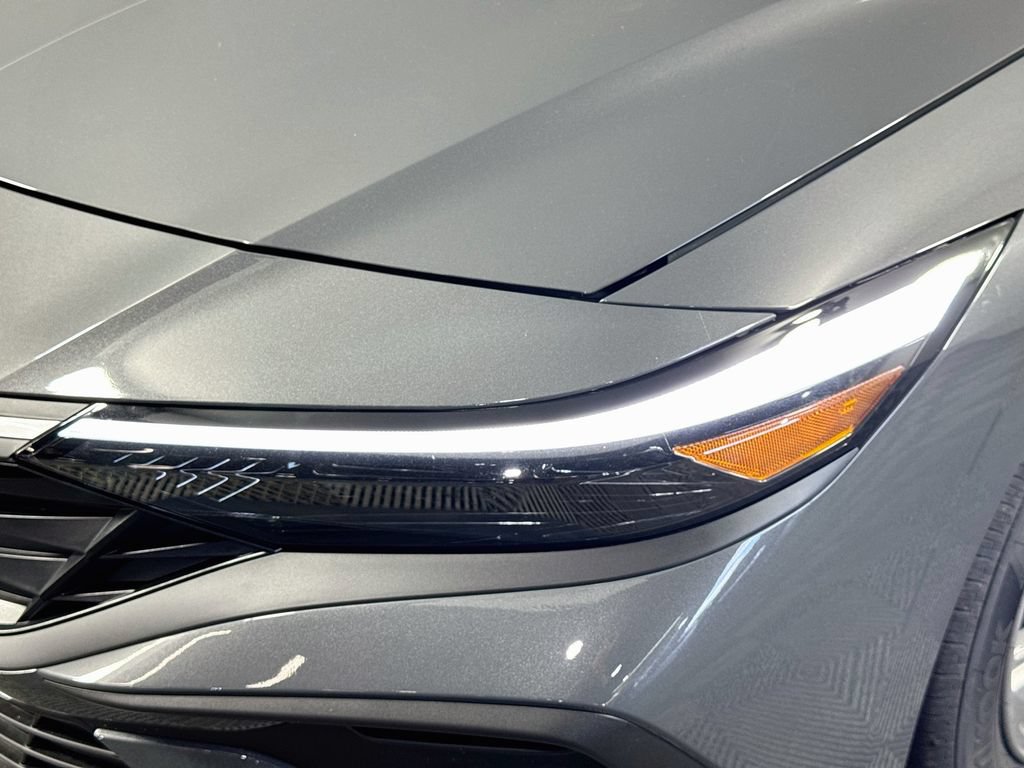 New 2026 Hyundai Elantra SE FWD image 3
