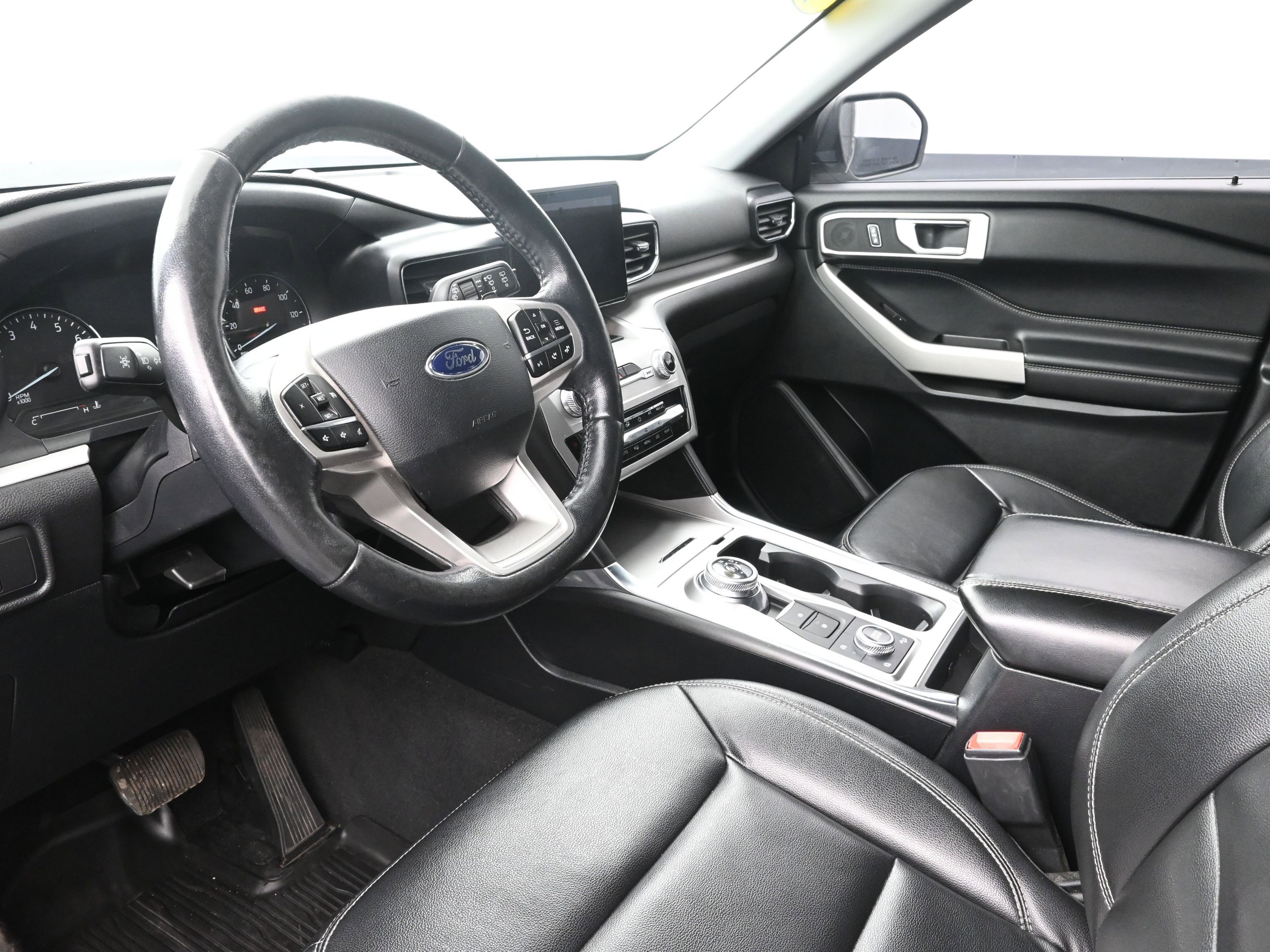 Used 2020 Ford Explorer XLT w/ Equipment Group 202A image 10