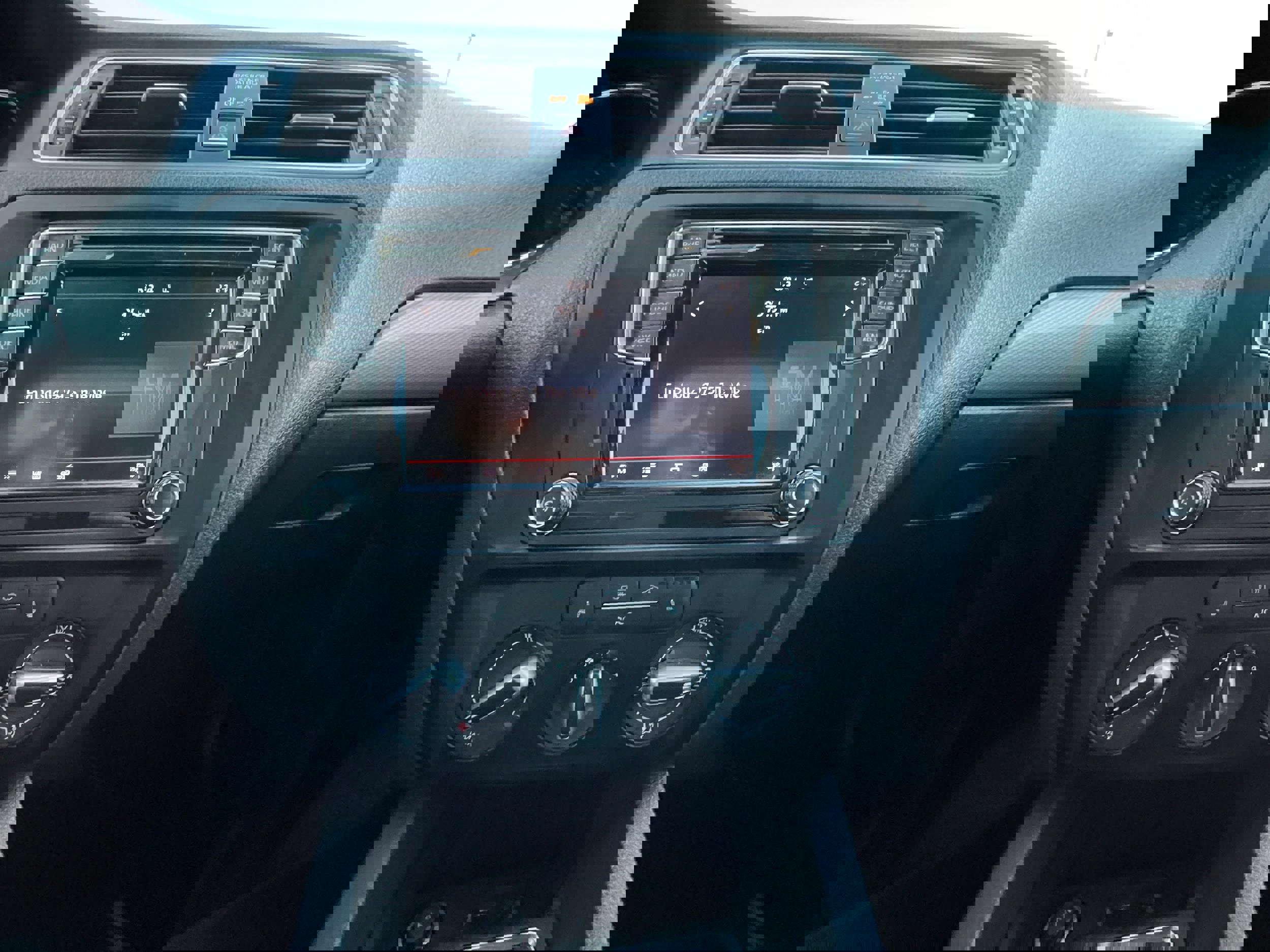 Used 2017 Volkswagen Jetta SE image 16