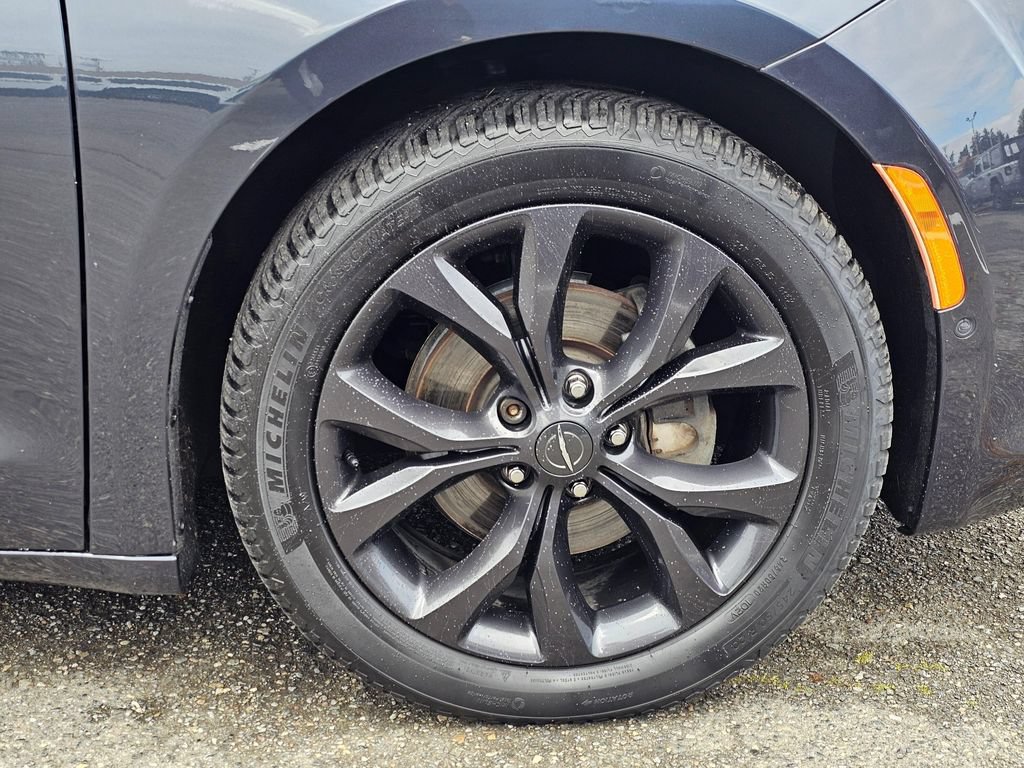 Used 2020 Chrysler Pacifica Touring-L Plus FWD image 10