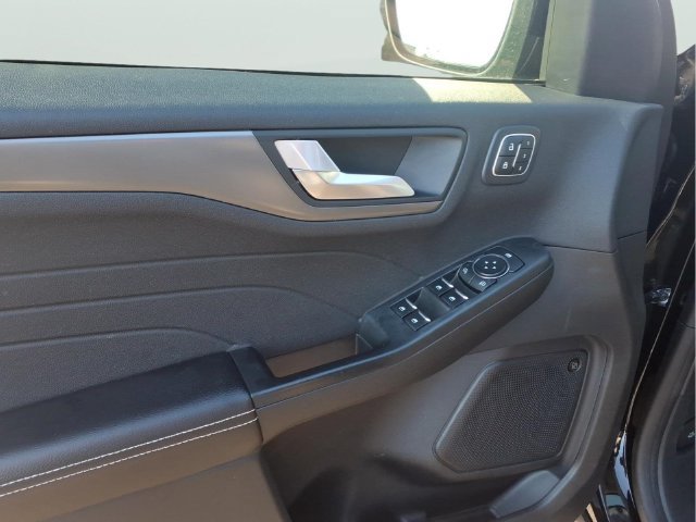 Used 2023 Ford Escape Active w/ Tech Pack #2 AWD/4WD image 9
