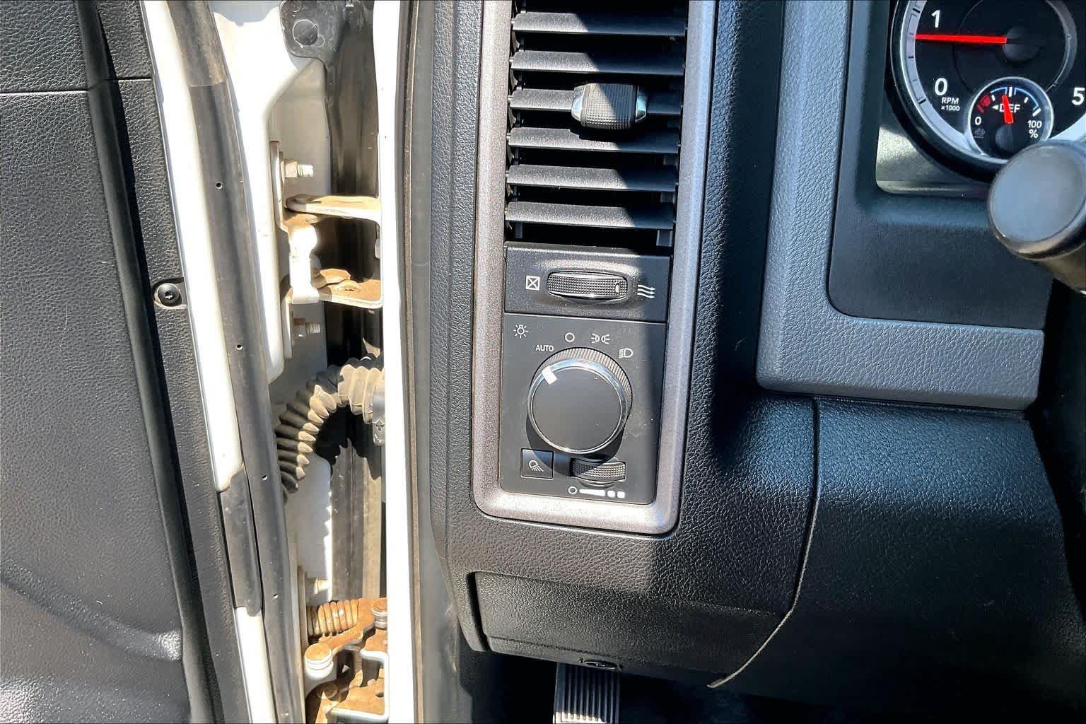 Used 2014 RAM 2500 Tradesman w/ Chrome Appearance Group AWD/4WD image 32