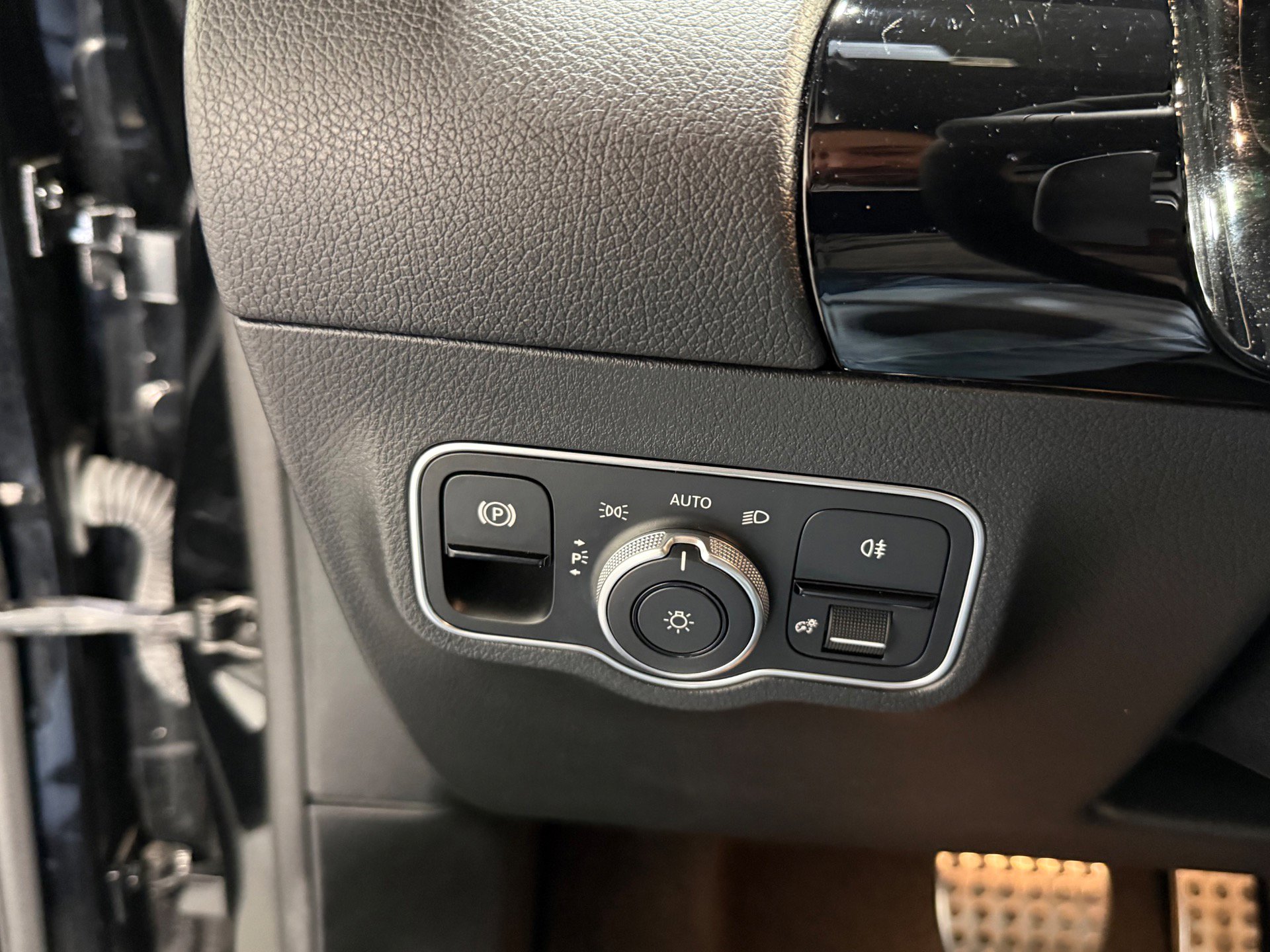 Used 2022 Mercedes-Benz GLA 35 AMG 4MATIC w/ Premium Package Lite image 36