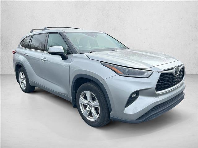 Used 2021 Toyota Highlander LE video 3