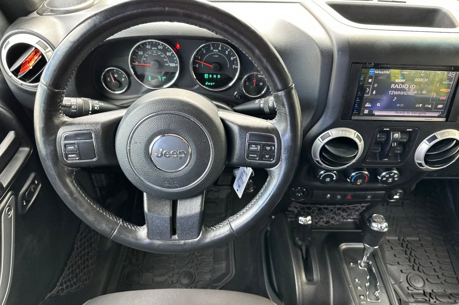 Used 2018 Jeep Wrangler Unlimited Sahara AWD/4WD image 15