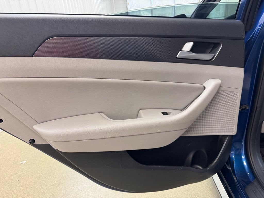 Used 2017 Hyundai Sonata Sport w/ Value Edition Package 02 FWD image 17