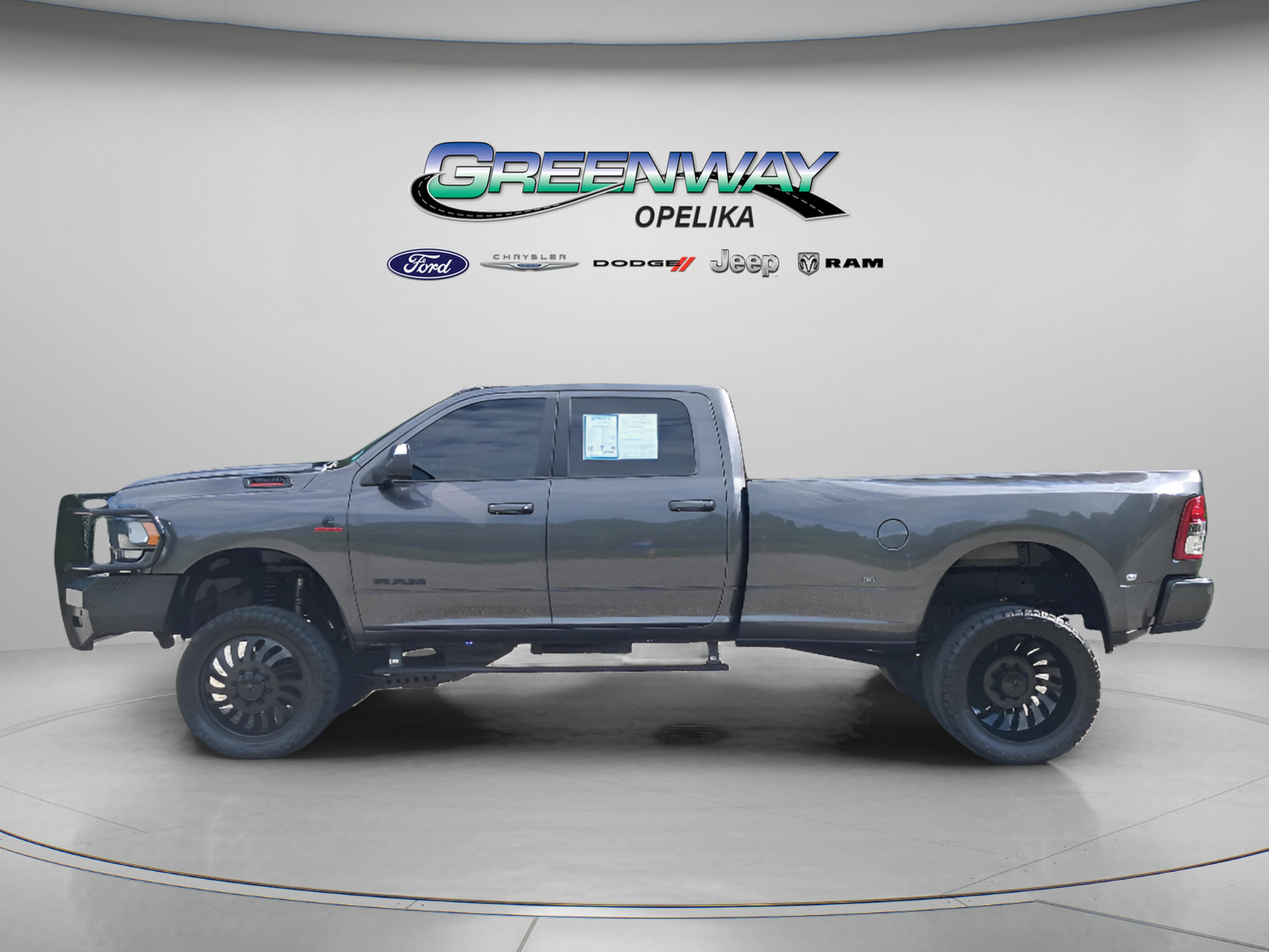 Used 2022 RAM 3500 Big Horn w/ Night Edition AWD/4WD image 4