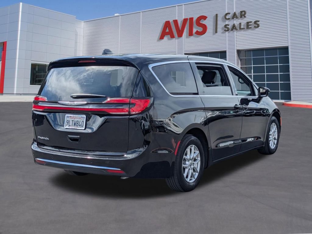 Used 2025 Chrysler Pacifica Select FWD image 6