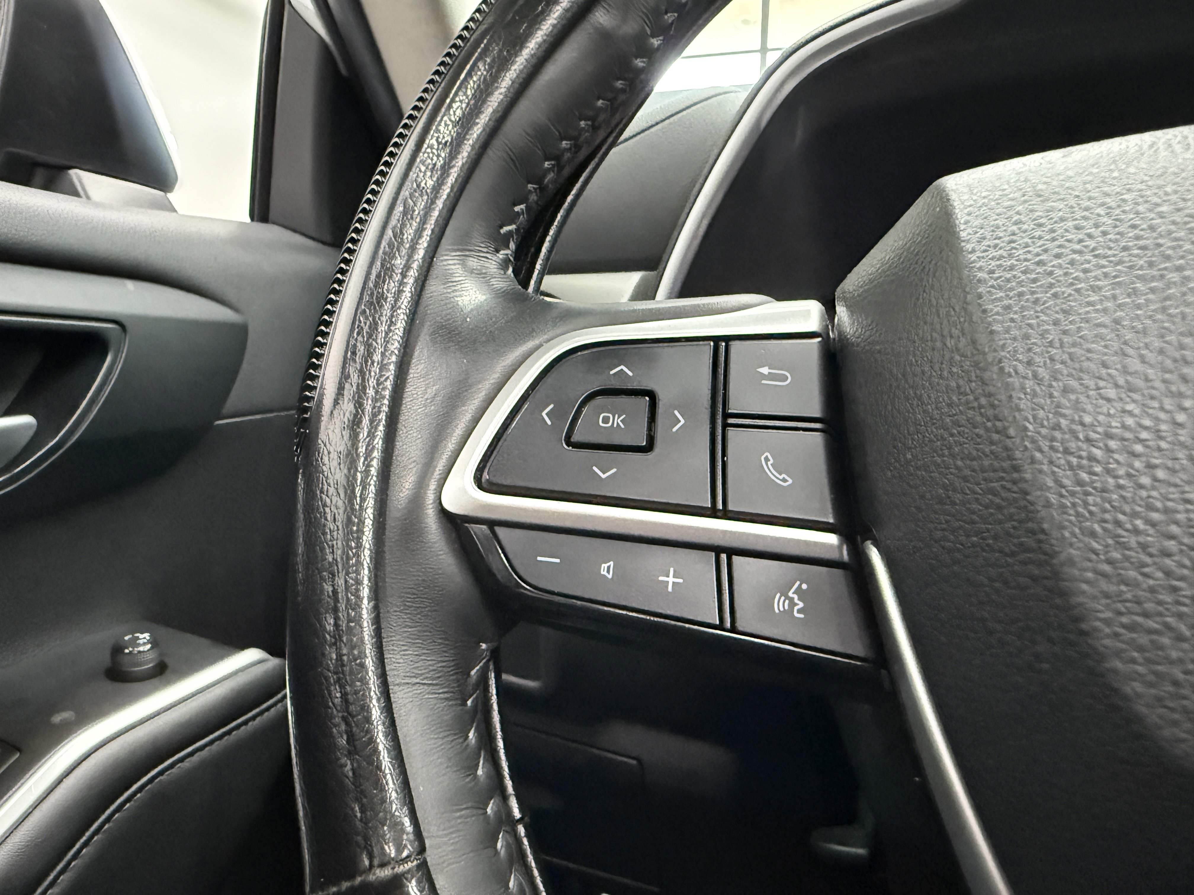 Used 2024 Toyota Highlander XLE image 15