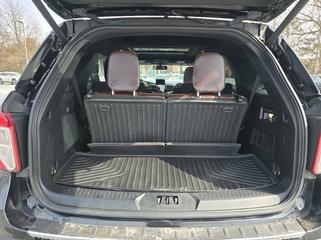 Used 2020 Ford Explorer Platinum w/ Premium Technology Package image 15