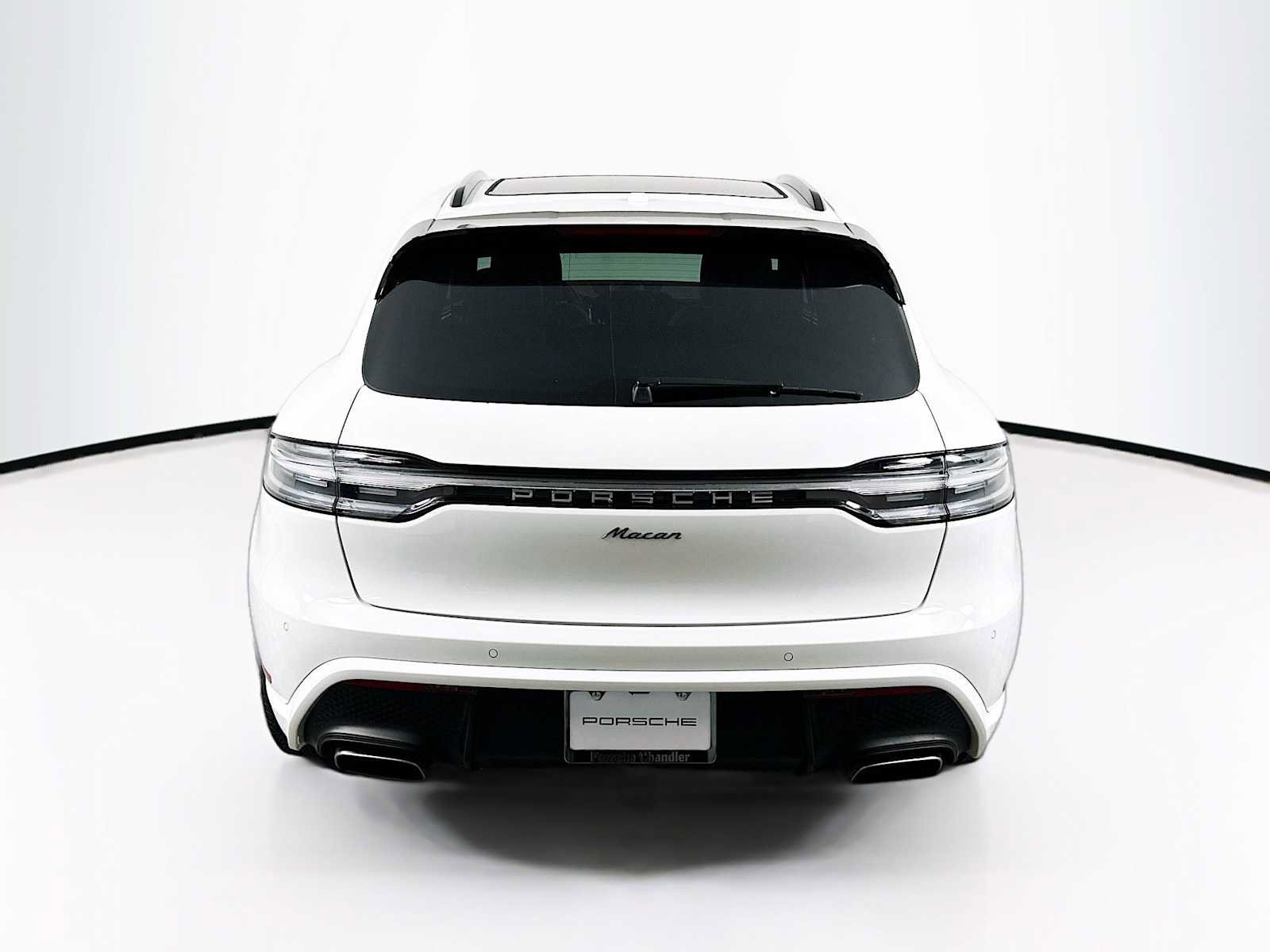 Certified 2025 Porsche Macan AWD/4WD image 10