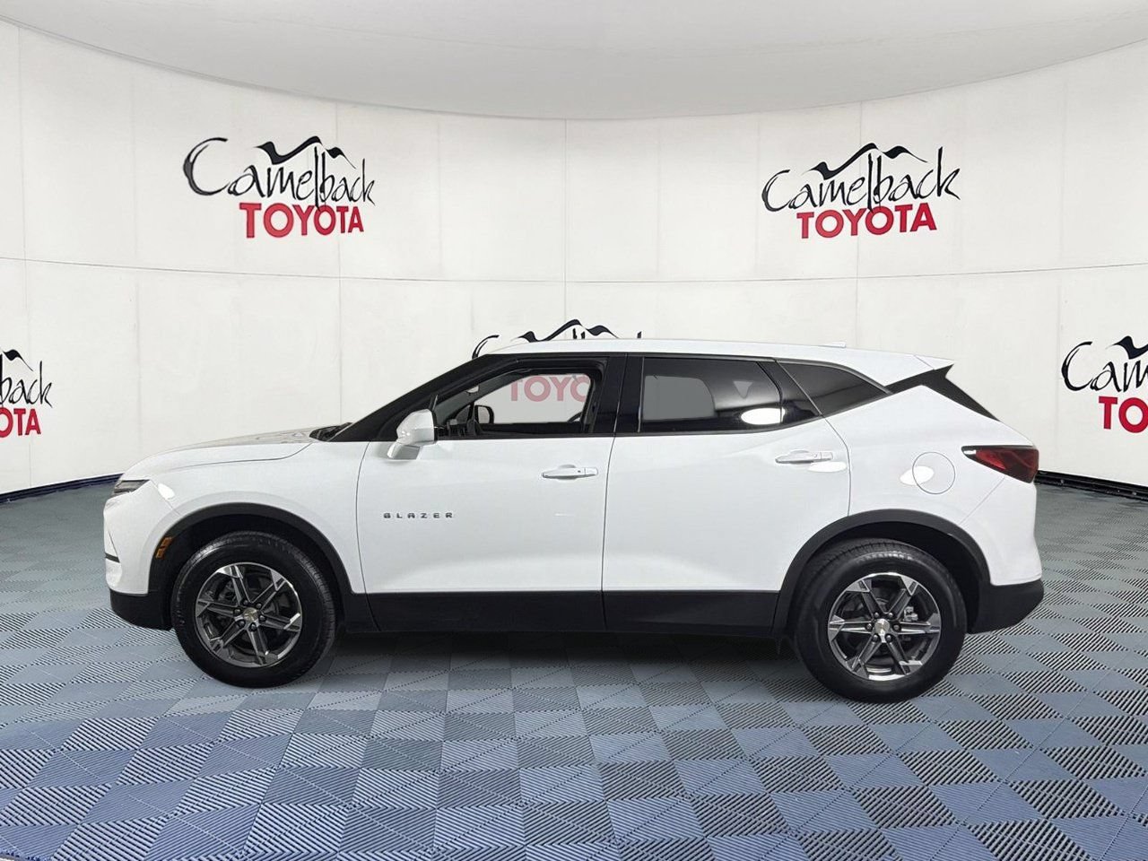 Used 2025 Chevrolet Blazer LT FWD image 5