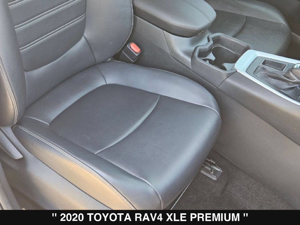 Used 2020 Toyota RAV4 XLE Premium FWD image 31