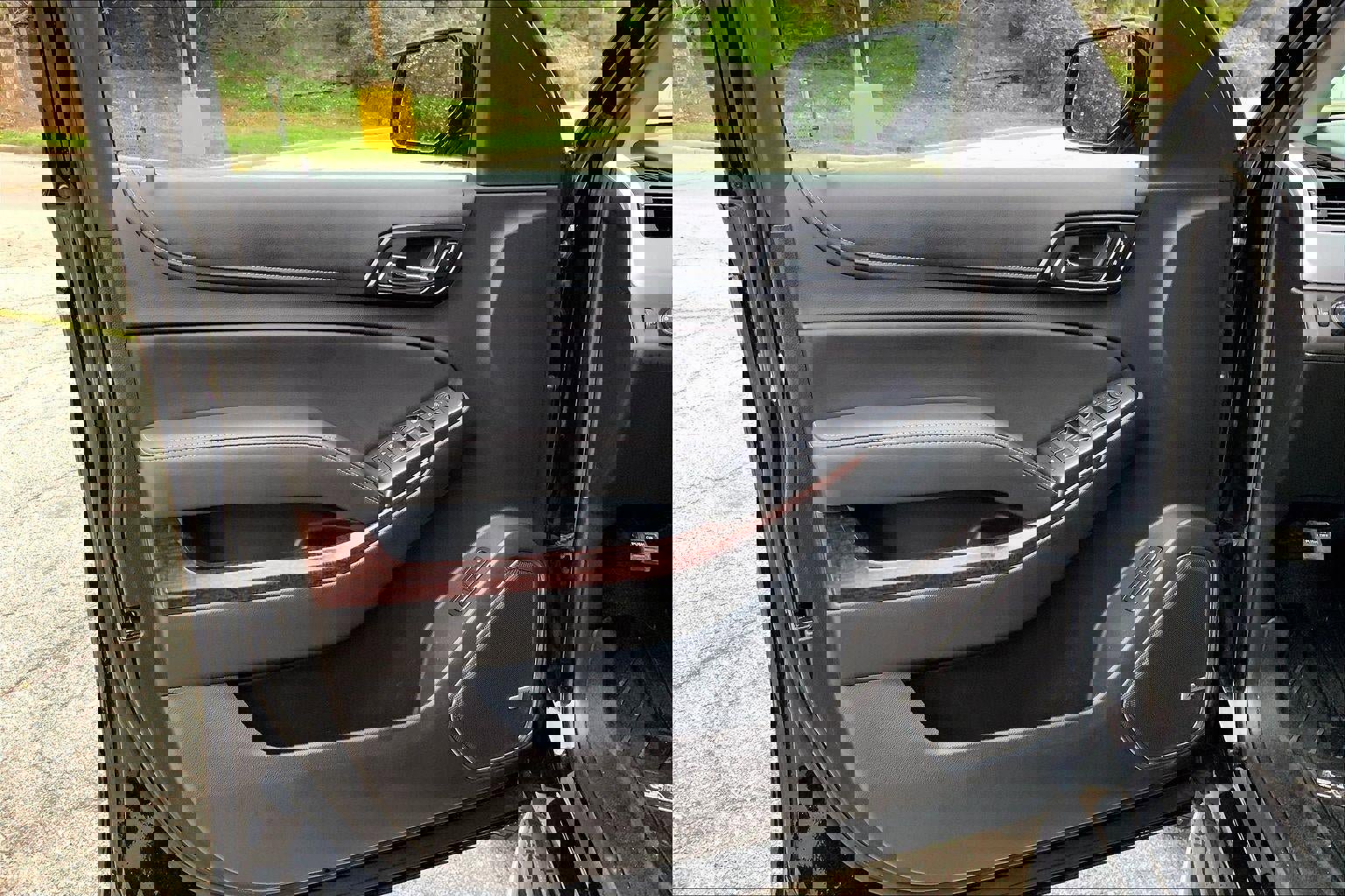 Used 2018 GMC Yukon XL SLT w/ Open Road Package AWD/4WD image 26