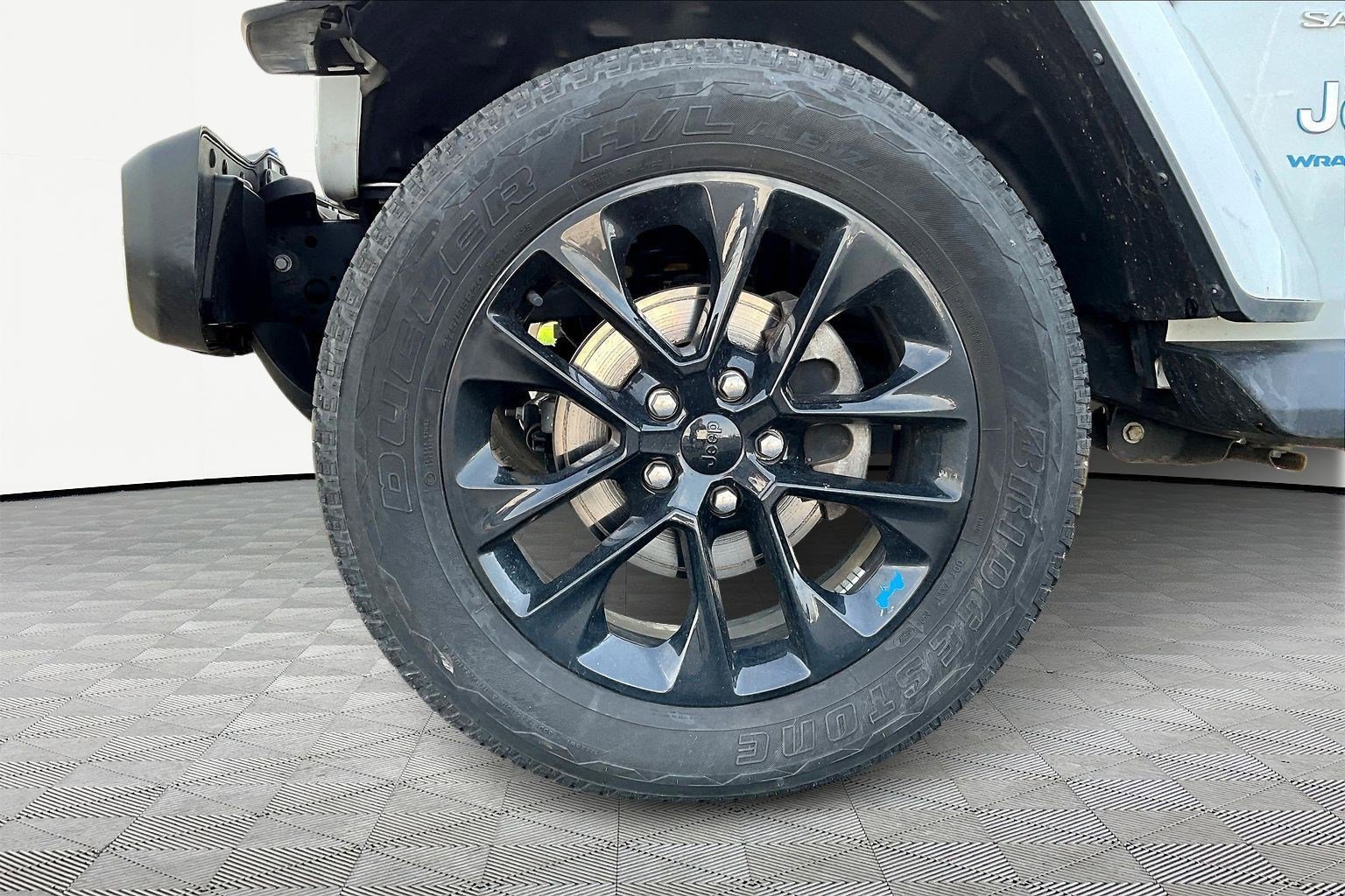 Used 2023 Jeep Wrangler Unlimited Sahara AWD/4WD image 33
