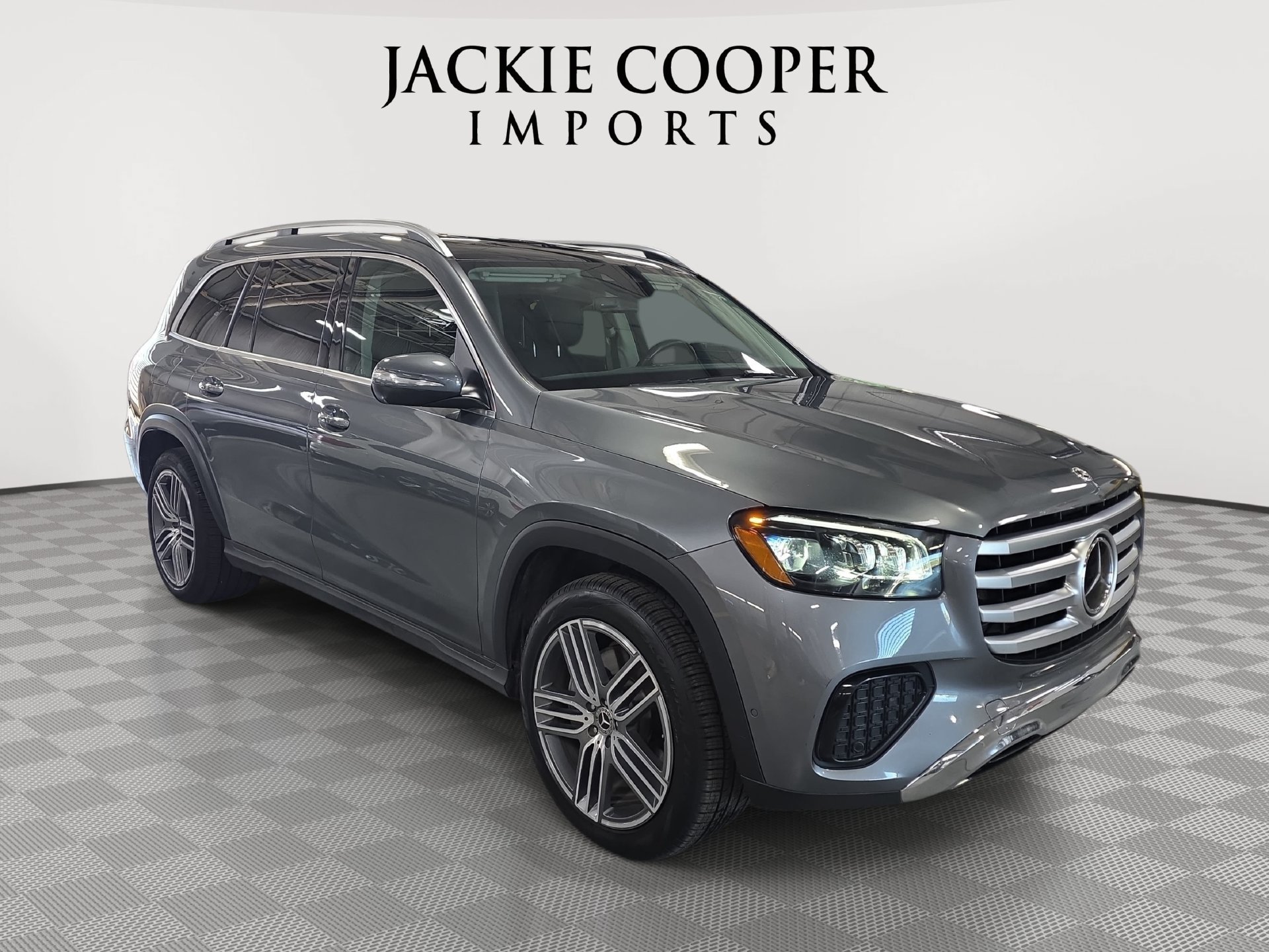Used 2024 Mercedes-Benz GLS 450 4MATIC image 3