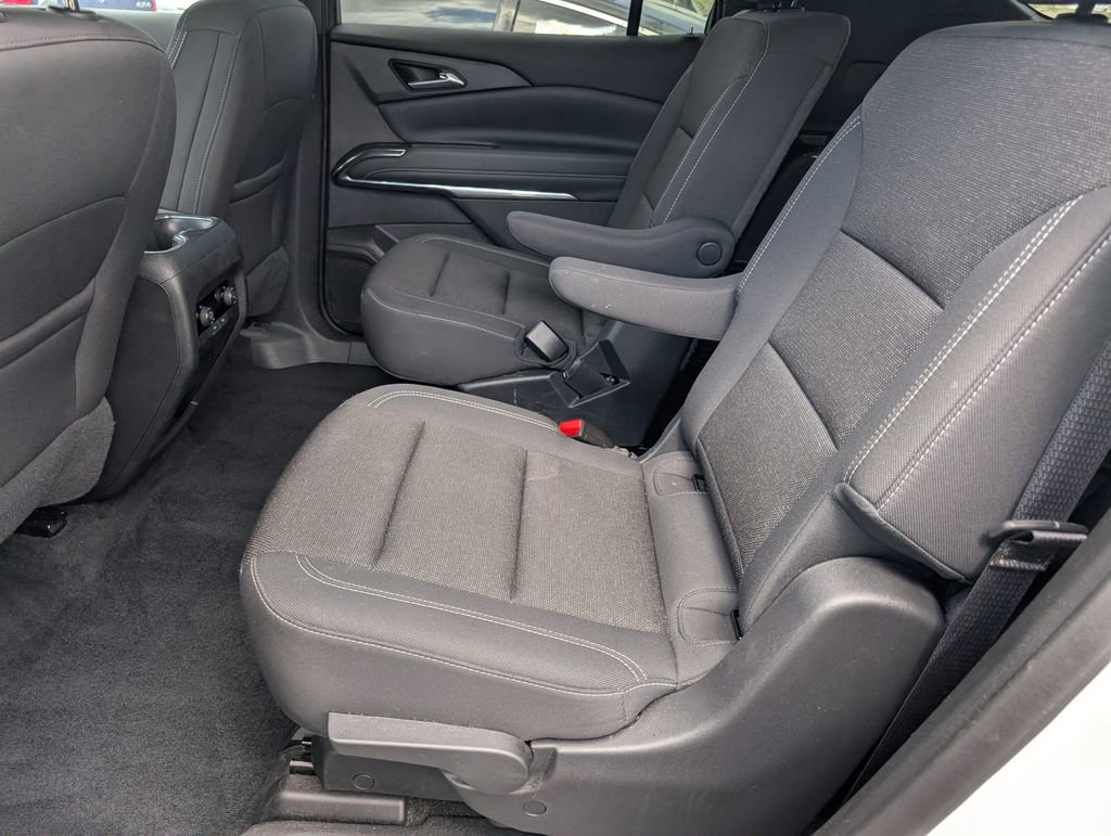 Used 2025 Chevrolet Traverse LT image 8