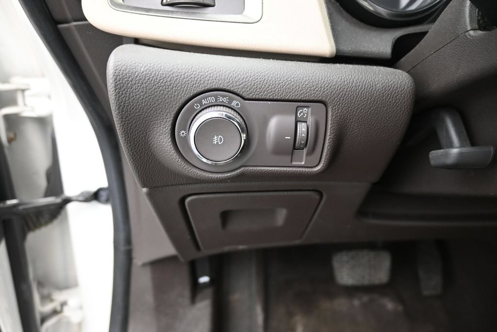 Used 2013 Buick Verano Leather FWD image 12