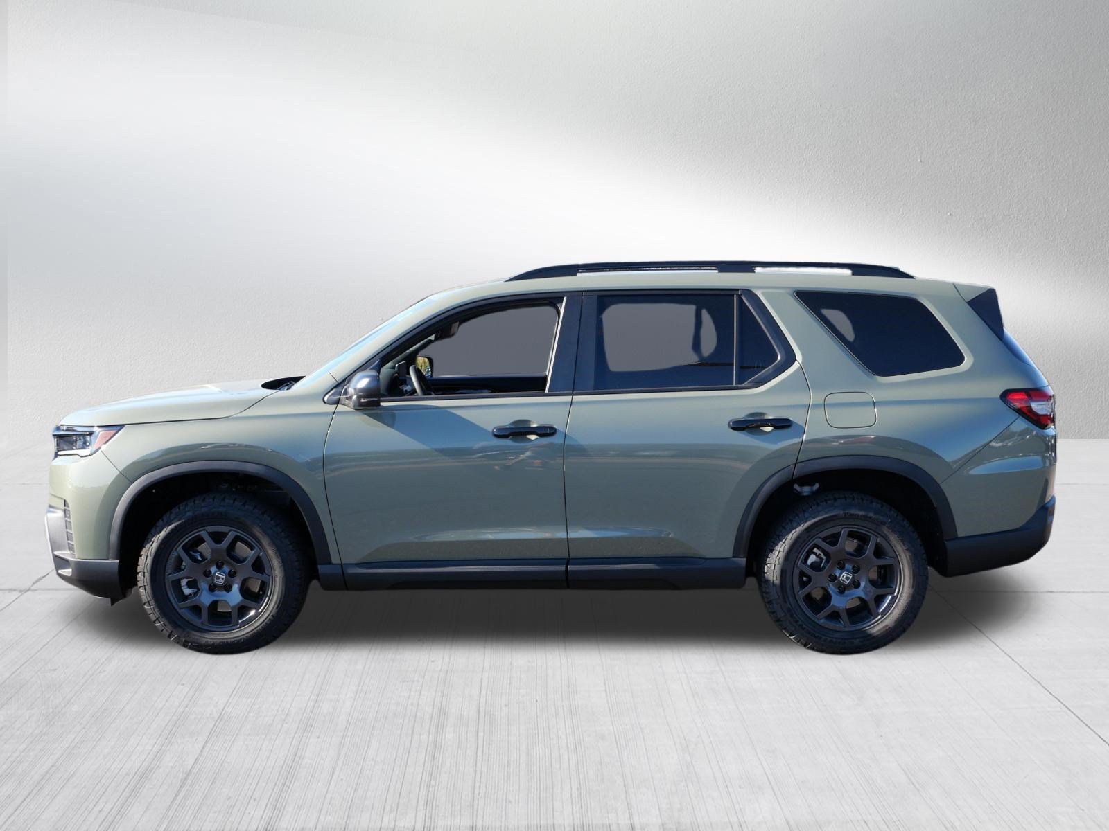 Certified 2026 Honda Pilot TrailSport image 4