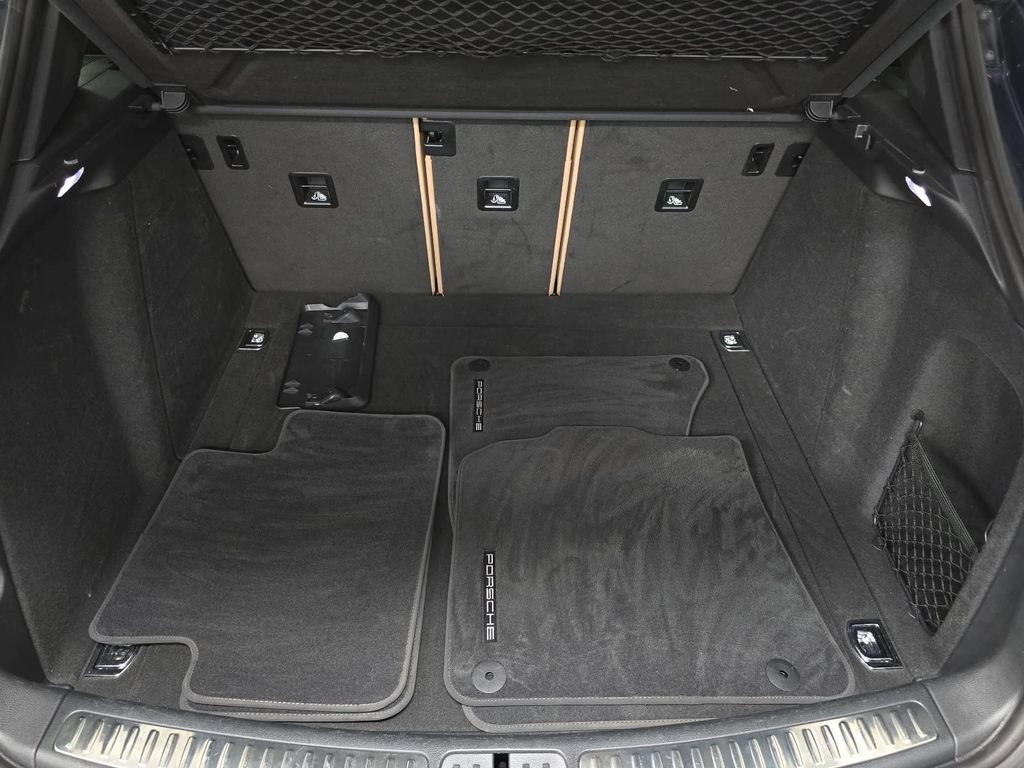 Certified 2019 Porsche Macan AWD/4WD image 31
