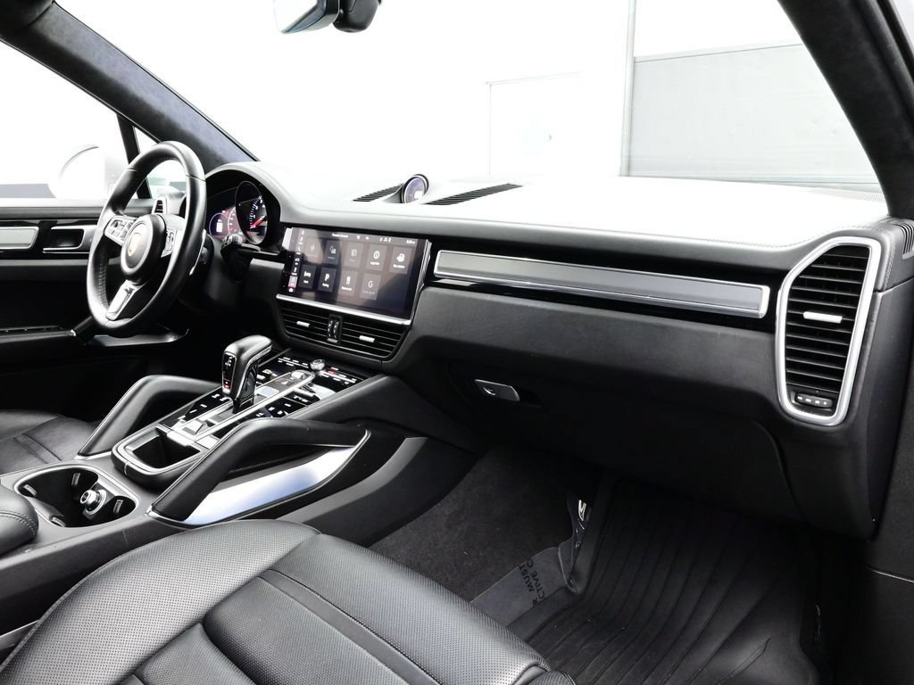 Certified 2021 Porsche Cayenne Turbo AWD/4WD image 19