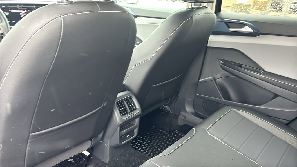 Used 2024 Volkswagen Taos SE image 31