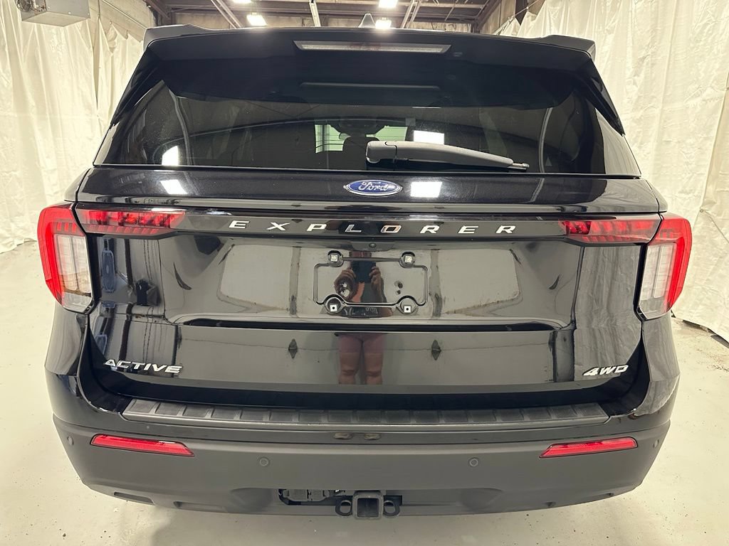 Used 2025 Ford Explorer Active AWD/4WD image 6
