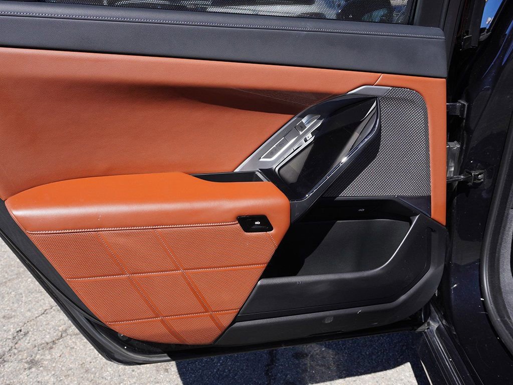 Used 2023 BMW 760i xDrive image 25