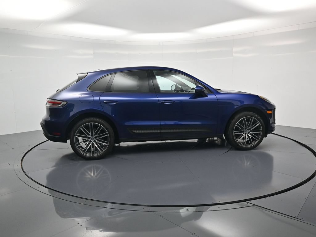 Certified 2024 Porsche Macan AWD/4WD image 34