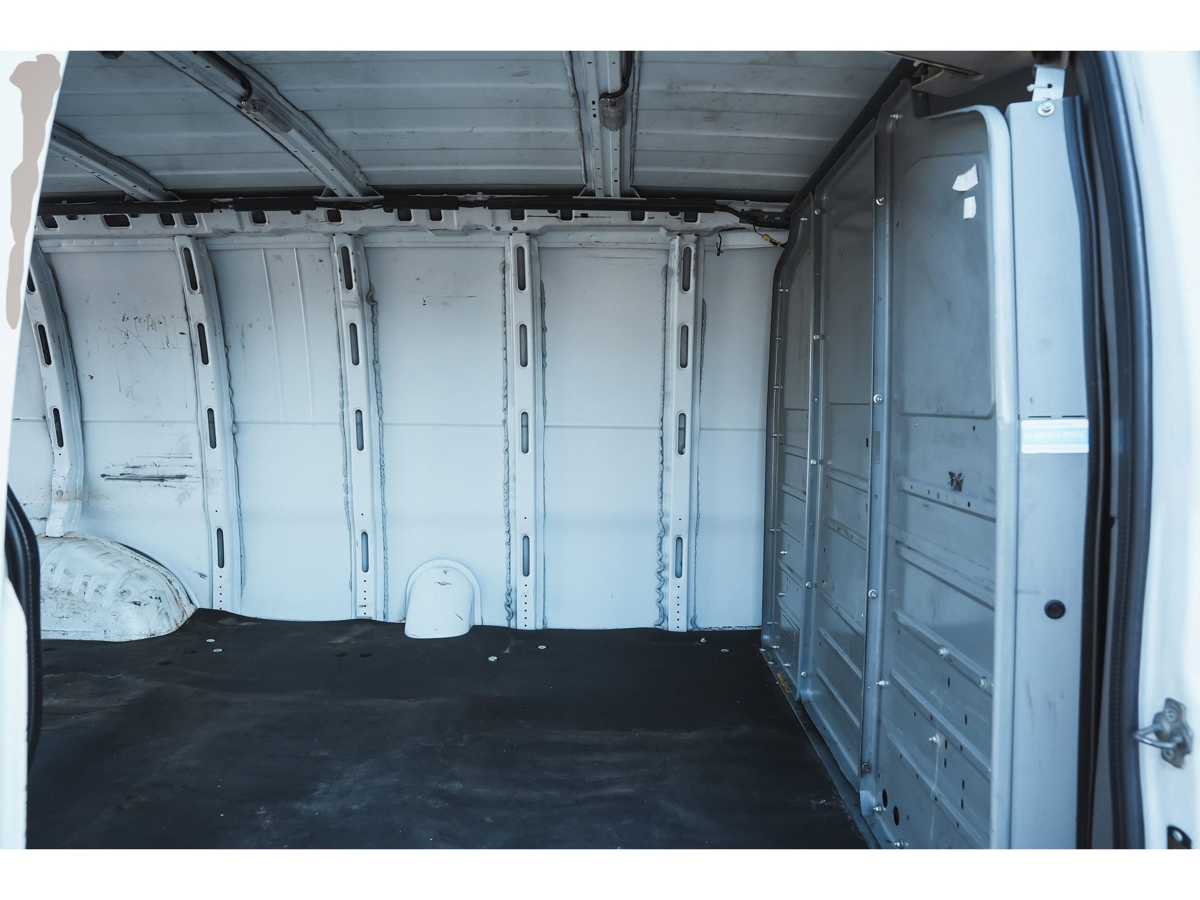 Used 2016 Chevrolet Express 3500 Extended RWD image 9