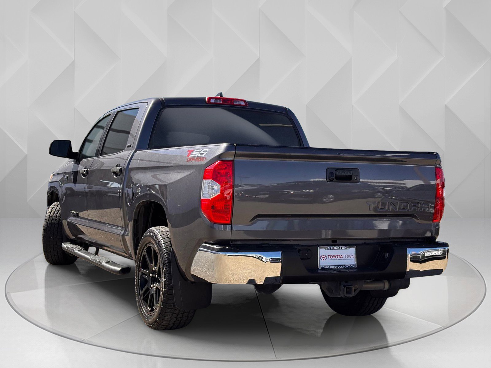 Used 2020 Toyota Tundra SR5 w/ SR5 Leather Package image 3