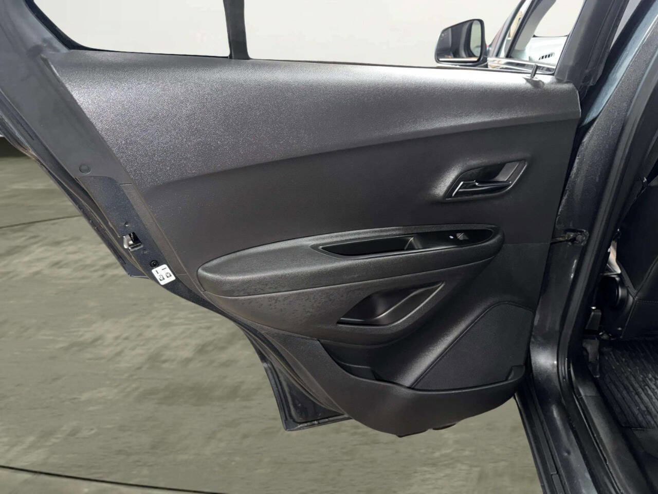 Used 2019 Chevrolet Trax LT w/ Sun & Sound Package AWD/4WD image 16