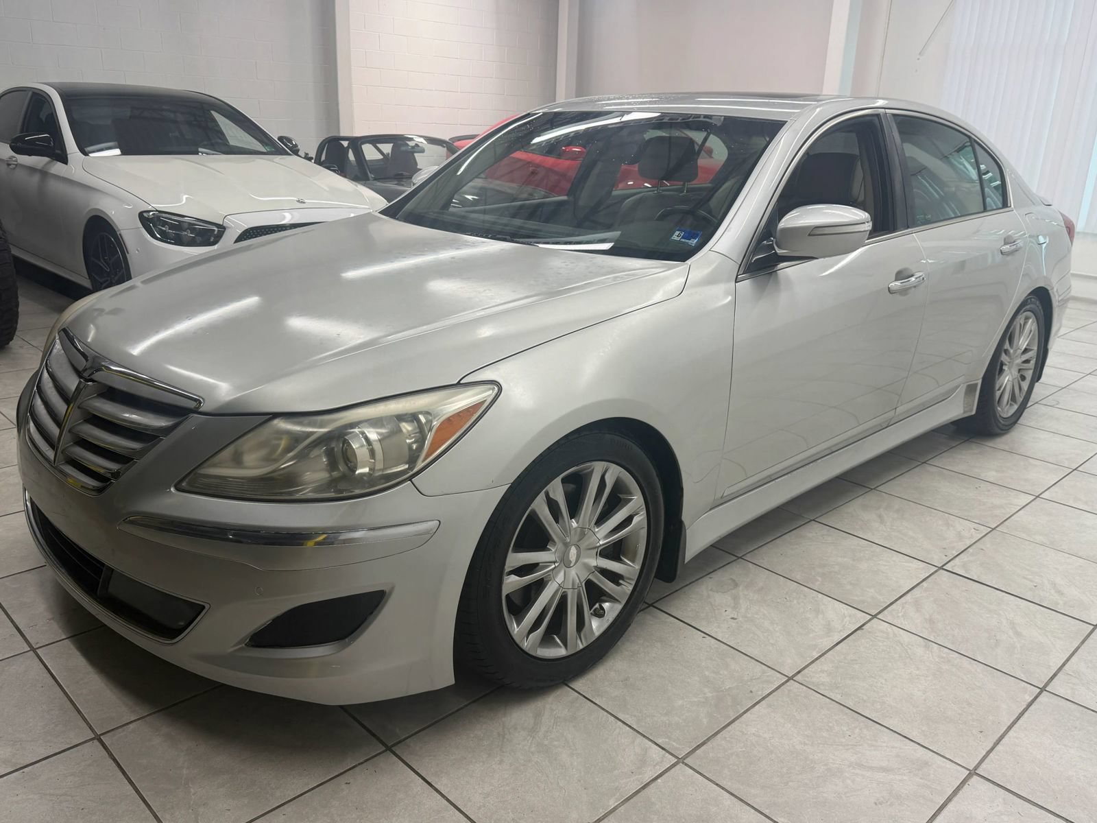 Used 2012 Hyundai Genesis 3.8 w/ Premium Pkg RWD image 3